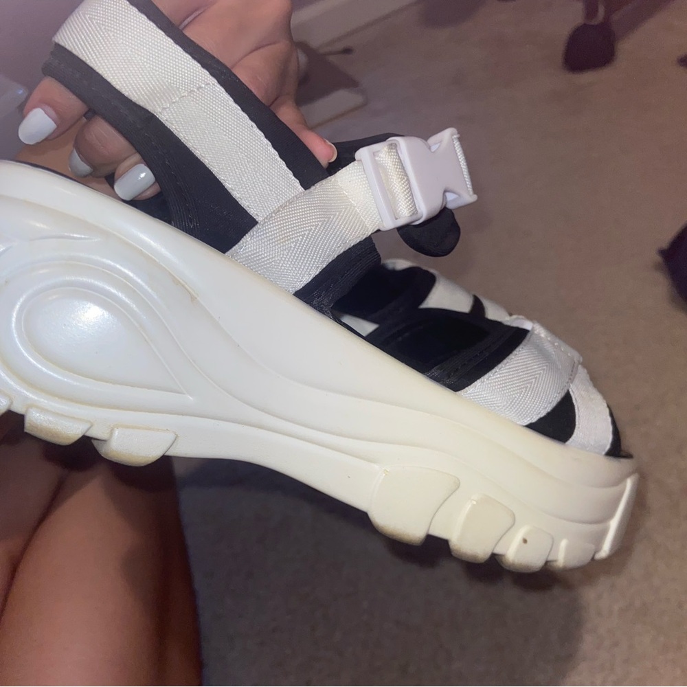 B/W Sandals - Picture 2 of 8